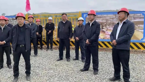 10月5日下午，臨夏州委書記郭鶴立一行來到隧道公司承建的和政綜合農(nóng)貿(mào)市場及冷鏈物流倉儲中心建設(shè)項目（一期工程）觀摩<div   id=