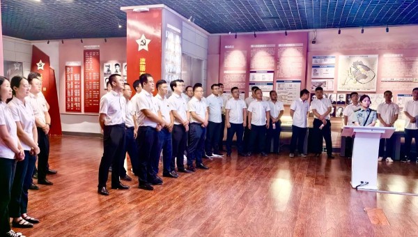 在中國(guó)共產(chǎn)黨建黨103周年之際<div   id=
