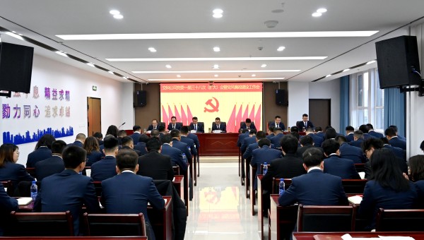 2月28日上午<div   id=